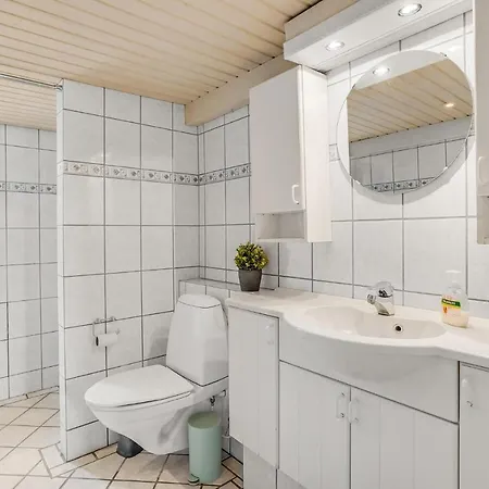 Amazing In Bredebro With 3 Bedrooms And Wifi *