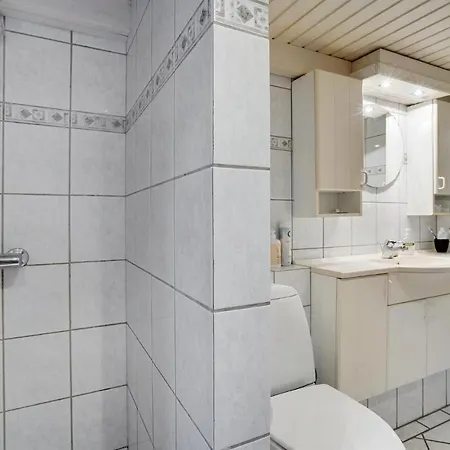Amazing In Bredebro With 3 Bedrooms And Wifi *
