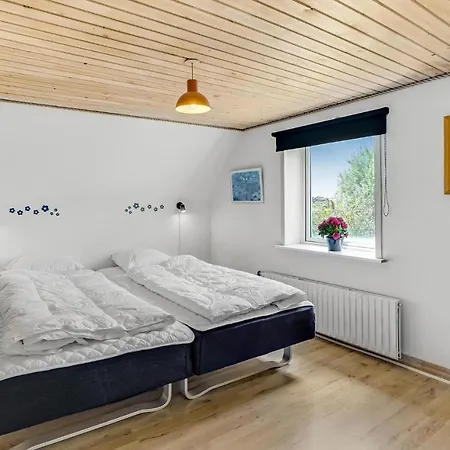 Amazing In Bredebro With 3 Bedrooms And Wifi